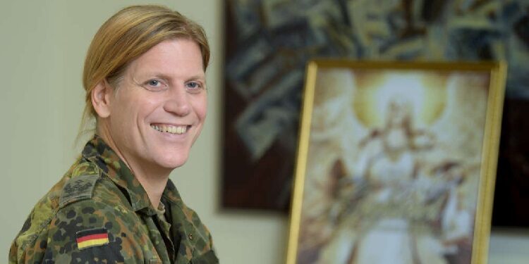 Anastasia Biefang, primul comandant transgender din Armata Germaniei
