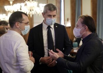 Premierul Florin Cîțu i-a demis pe ministrul Vlad Voiculescu și secretarul de stat Andreea Moldovan. Tensiuni în coaliția de guvernare