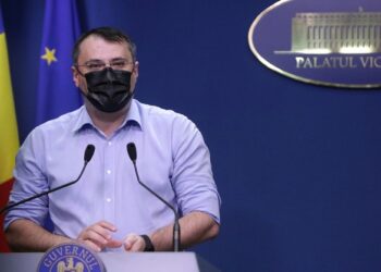 Cristian Ghinea amenință că USR PLUS va ieși de la guvernare dacă se reîmpart ministerele