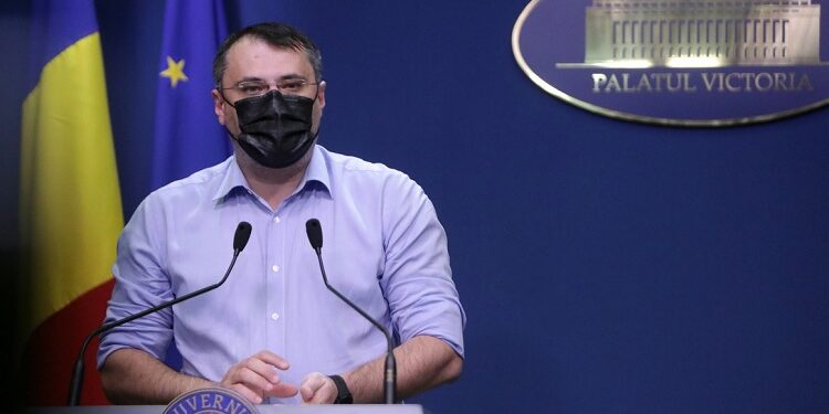 Cristian Ghinea amenință că USR PLUS va ieși de la guvernare dacă se reîmpart ministerele