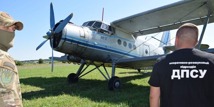 Forțele Aeriene nu au detectat avionul contrabandiștilor, intrat ilegal în România
