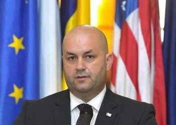 Marcel Ciolacu, liderul PSD, acuzat că mimează opoziția