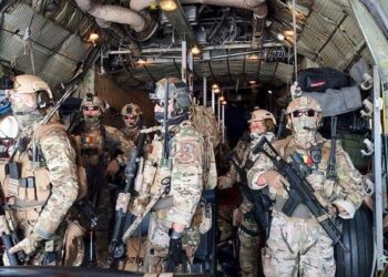 Forțele Aeriene urmează să evacueze încă 14 români din Afganistan