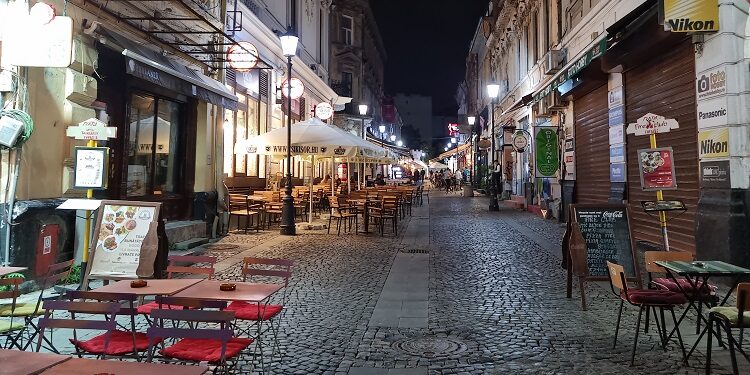 Cârciumile, cluburile, sălile de sport sau stadioanele rămân deschise la incidență de peste 6 la mie, pentru cei vaccinați sau trecuți prin boală