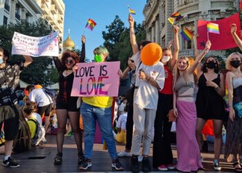 Elveția a legalizat căsătoriile între persoane de același sex și au câștigat dreptul de a adopta copii