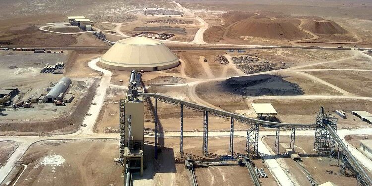 Grupul Lafarge a informat serviciile secrete din Franța despre finanțarea organizației teroriste Daesh