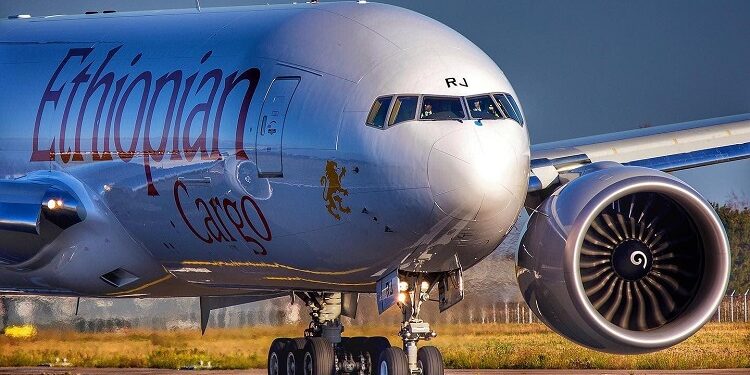 Compania aeriană Ethiopian Airlines, folosită la transportul de arme între Etiopia și Eritreea – CNN