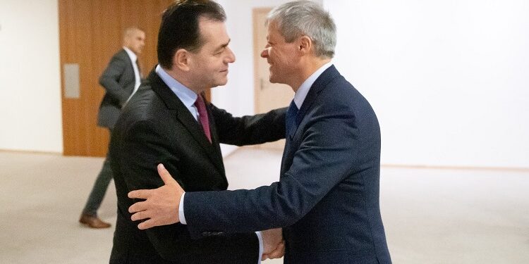 Dacian Cioloș a fost aruncat de Florin Cîțu în brațele PSD și AUR