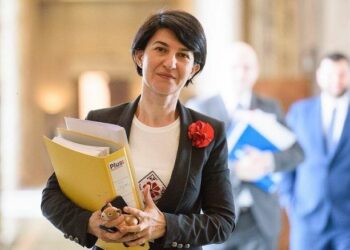 Deputatul Violeta Alexandru își critică șeful de partid pentru modul în care a împărțit un miliard de lei