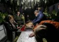 Moaștele Sfintei Parascheva, ocrotitoarea Moldovei, așezate în baldachinul din curtea Catedralei Mitropolitane