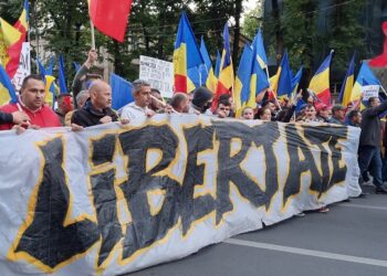 Proteste la București împotriva Guvernului care a împărțit România în vaccinați și nevaccinați. Cum a fost sabotat protestul senatoarei Diana Șoșoacă?