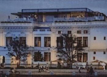 Restaurantul Cina, un simbol al Bucureștiului, a fost cumpărat cu 4.000.000 de euro de israelianul Doron Ofer. Familia lui a construit ilegal Cathedral Plazza