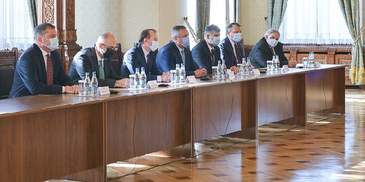 Premierul Ciucă își va demisia în 2023. Cum se împart funcțiile publice?