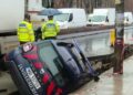 O mașină a Jandarmeriei Române a căzut într-o groapă pe Șoseaua Fundeni