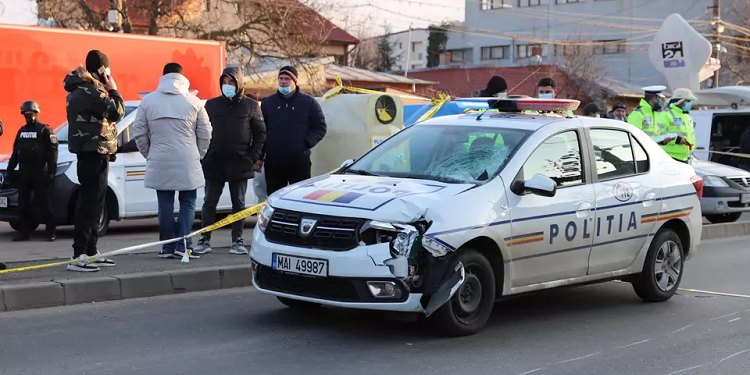 Două fetițe de 11 și 13 ani, lovite de o mașină de poliție în București