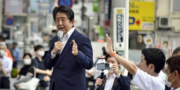 Shinzo Abe a fost asasinat. Fostul premier al Japoniei a fost împușcat în timp ce susținea un discurs electoral în orașul Nara