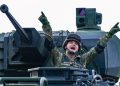 Selly a imbracat haina militara