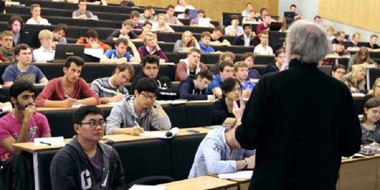 Credite pentru studenți în valoare de 10.000 de euro prin programul Student Invest