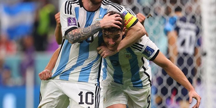 Argentina s-a calificat în finala Campionatului Mondial Qatar cu un Messi magic și puterea lui Julián Álvarez