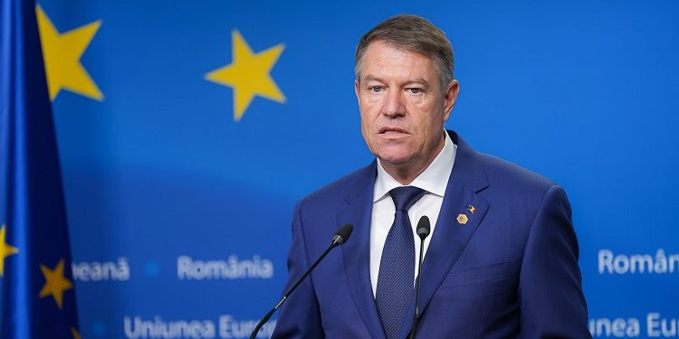 Doctoratul ministrului Lucian Bode, cutremur în PNL. Președintele Iohannis recunoaște că sunt probleme cu plagiatul și îi cere să facă un pas în spate