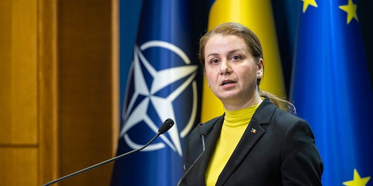 Legile Educației au generat scandal în coaliție. Vasile Dîncu o acuză pe ministrul Ligia Deca de secretomanie și dispreț față de dialog și colaborare