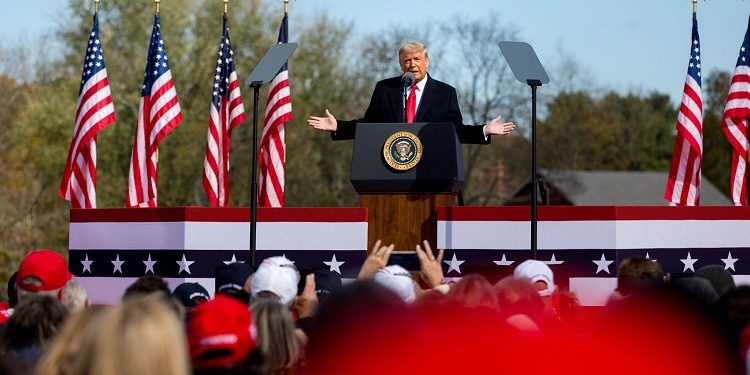 Donald Trump și actrița Stormy Daniels. Fostul președinte al SUA se așteaptă fie arestat marți