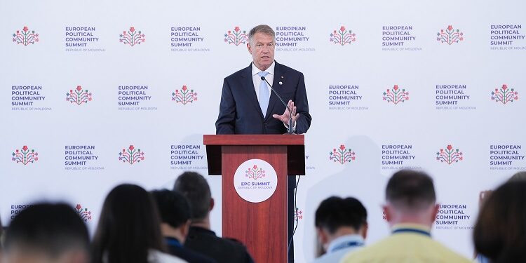 Klaus Iohannis i-a amenințat pe profesori: „Cum îndrăznește cinveva să pună în dificultate examenele naționale”