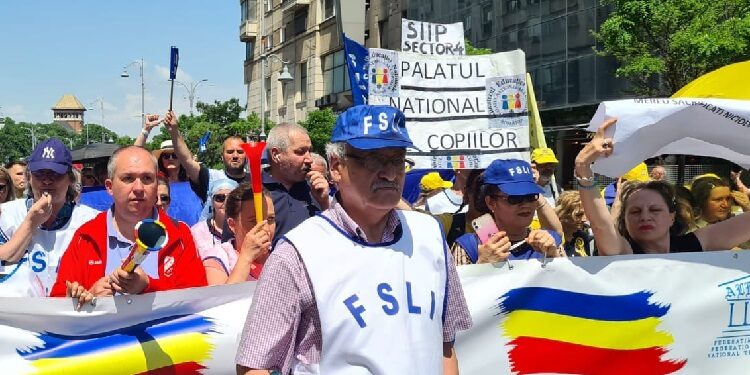 Simion Hăncescu, liderul FSLI, spune că în ultimii ani „dascălii au fost răsplătiți cu umilință și batjocură de toți cei care au condus destinele acestei țări”