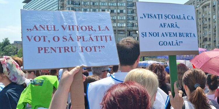 Sindicatele din educație au refuzat oferta de majorare a salariilor propusă de Guvern. Greva generală a profesorilor continuă în toată țara