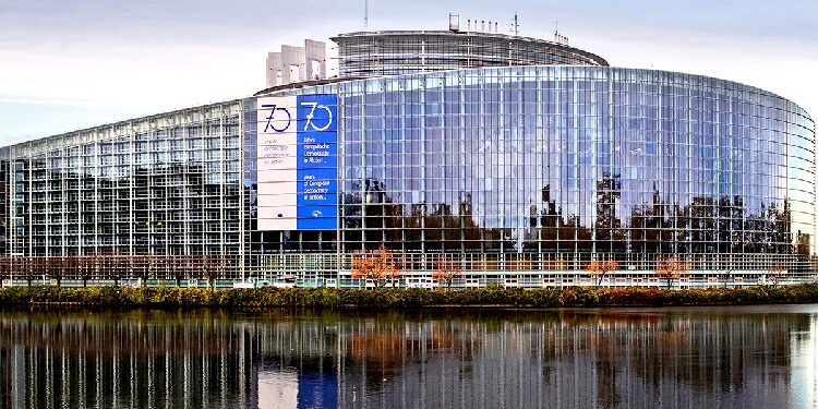Deputații europeni nu se deranjează să se prezinte la dezbateri în timpul sesiunilor plenare lunare de la Strasbourg