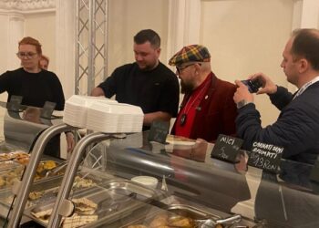 Carne expirată și gandaci morți în bucătăria restaurantului de la Camera Deputaților