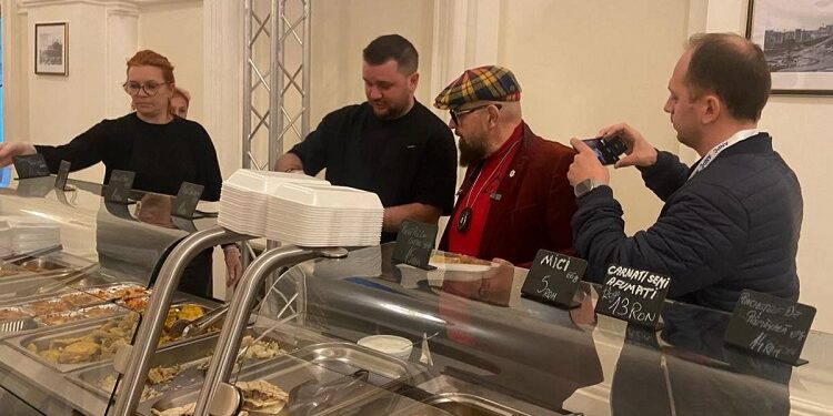 Carne expirată și gandaci morți în bucătăria restaurantului de la Camera Deputaților